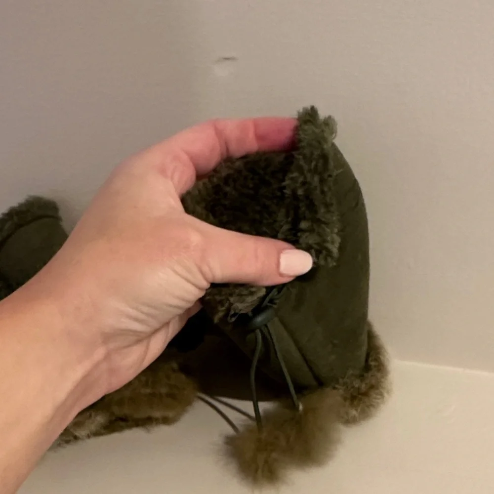 UGG Forest Green Mittens - Picture 6 of 6